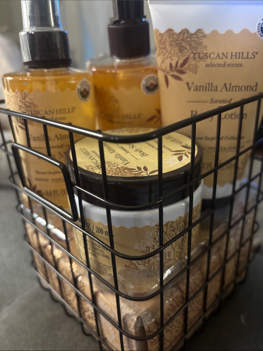 Tuscan Hills Vanilla Almond Body Care Set - Cream & Gold